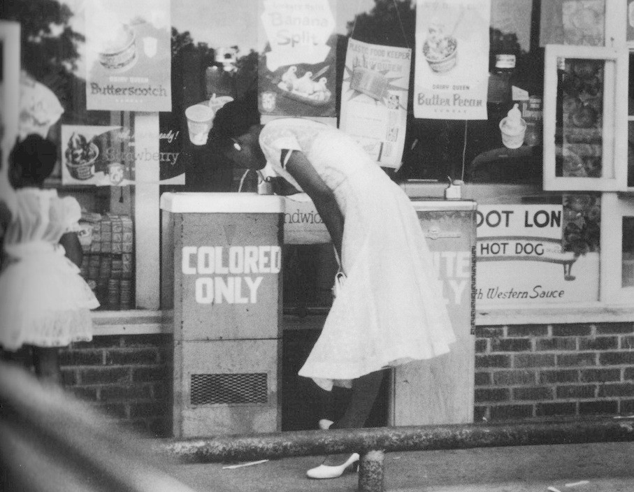 Segregated drinking fountain