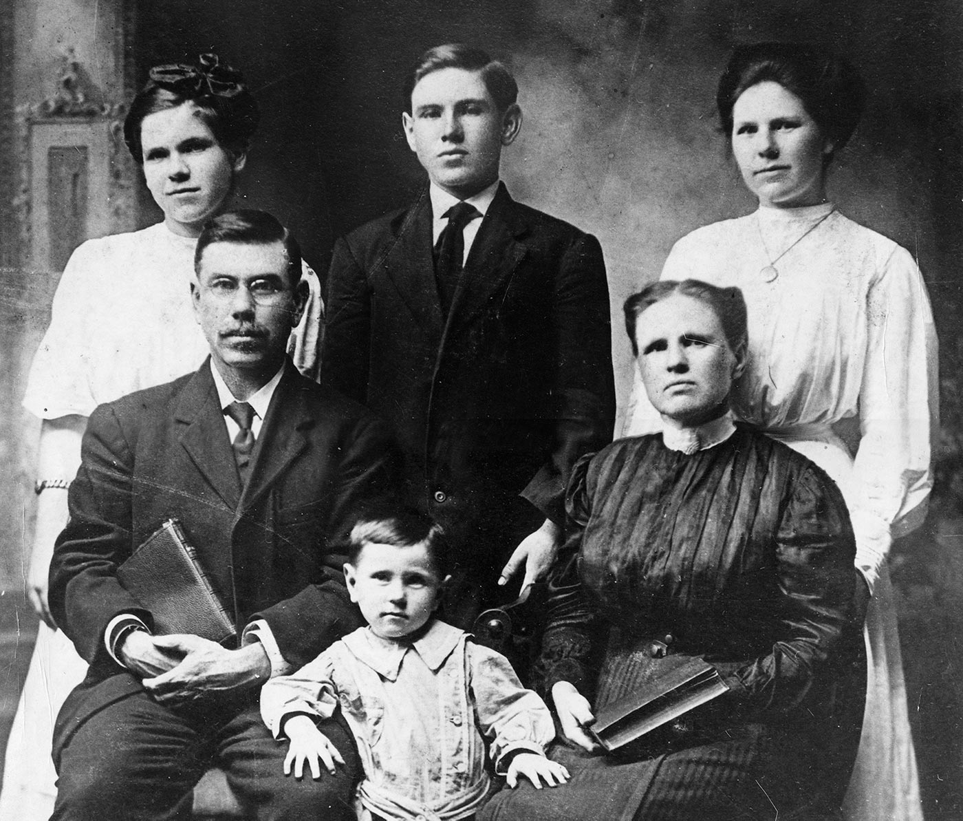 A. J. Tomlinson family about 1910
